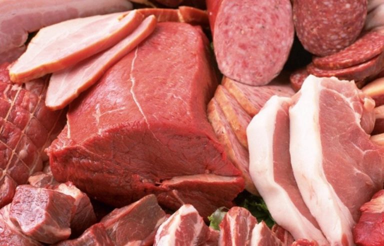 Carnea de porc, mai scumpă cu 15-20% de sărbători