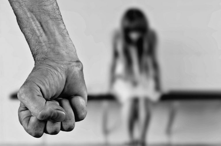 Un soţ bătăuş a încălcat ordinul de restricție… de foame