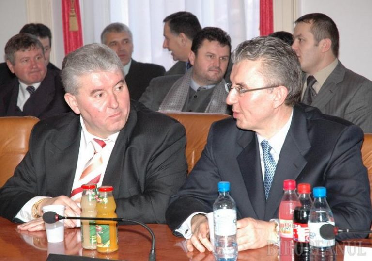 Doi dintre cei mai bogați afaceriști din vestul țării trebuie să primească sute de milioane de euro din partea statului