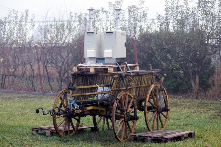 Imaginație bogată: stație de măsurare a calității aerului montată pe o căruță