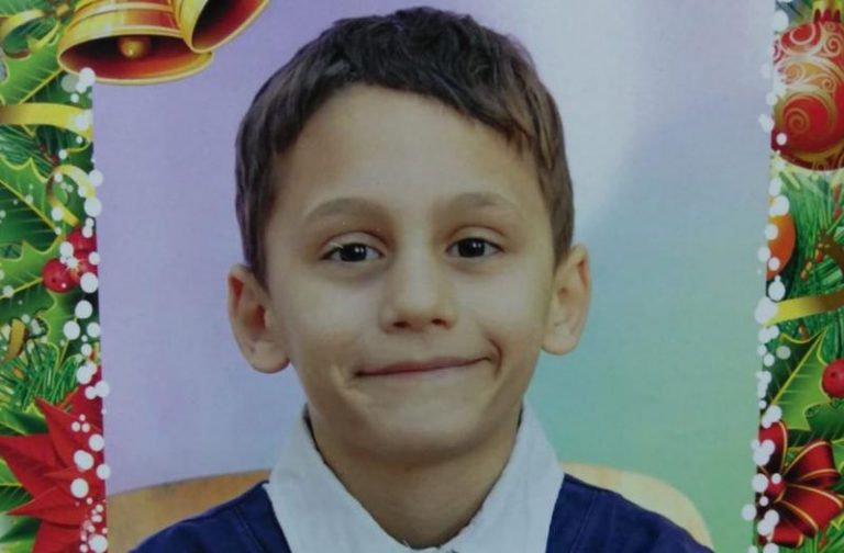 Copilul de 8 ani din Pecineaga, dispărut sâmbătă, a fost găsit mort într-un bazin