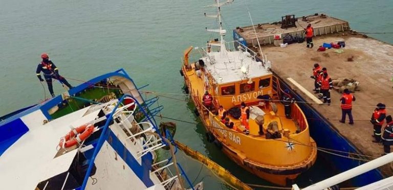 Operațiunea de salvare a oilor din nava răsturnată în Portul Midia s-a încheiat. Câte animale au scăpat cu viață