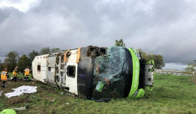 Autocar cu români, accident teribil în Franţa. 33 de victime, 4 în stare foarte gravă