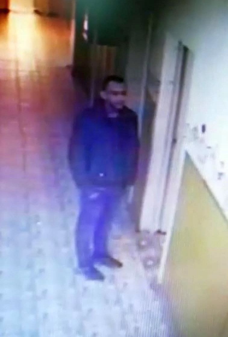 Poliția, la un liceu din Timișoara. Un individ a intrat în toaleta fetelor. Dacă l-ați văzut, sunați la 112! FOTO-VIDEO