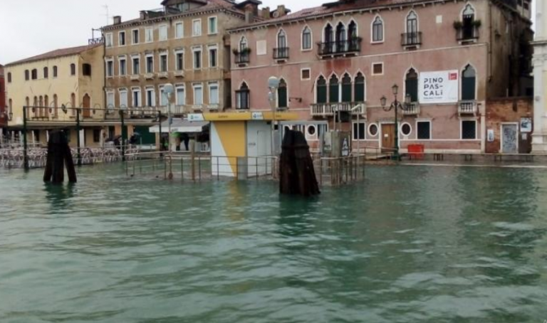 Veneția, „înghițită” de cea mai mare maree din ultimii 50 de ani
