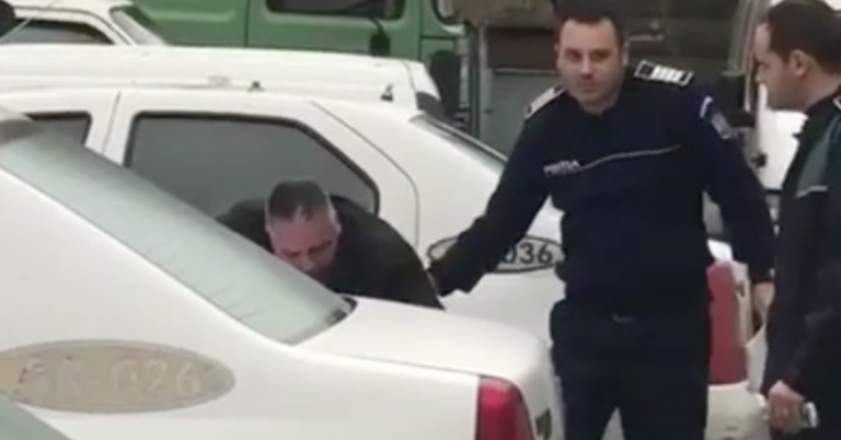Un polițist corupt din Arad se tânguiește în fața colegilor ca aceștia să nu dezvăluie un document