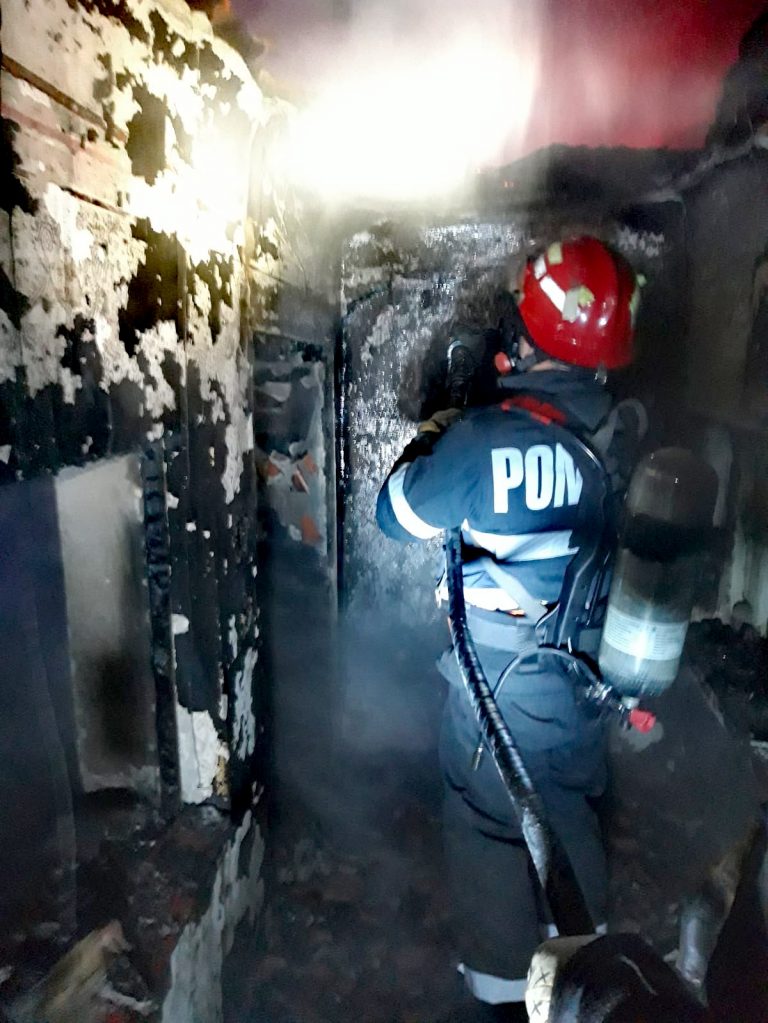 Bărbat mort, în urma unui incendiu, la Arad