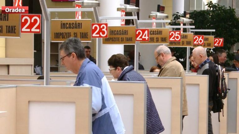 Autorităţile dintr-un oraș din vestul țării au descoperit secretul eliminării cozilor la ghişee