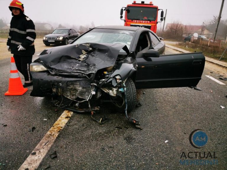 Accident cu trei victime: oamenii legii s-au deplasat la fața locului, pentru a stabili cauzele producerii evenimentului