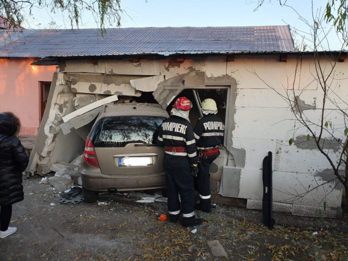 accident-ploiesti-masina-in-casa1-3