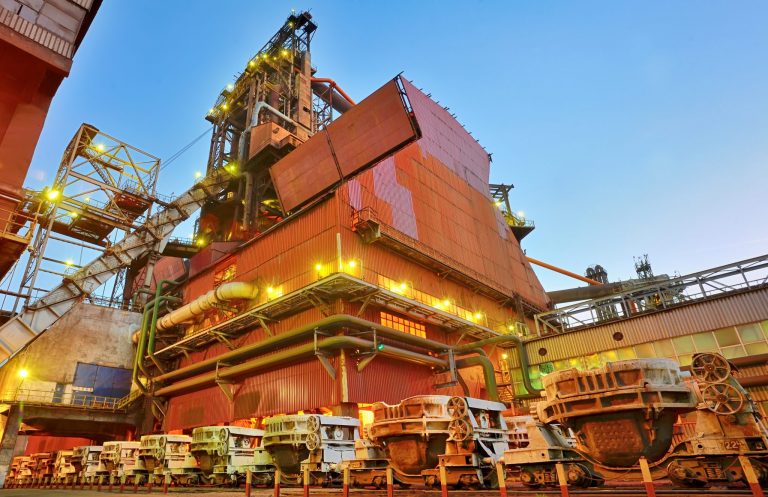Uzina ArcelorMittal din Hunedoara și-a încetat, temporar, activitatea. Angajații vor intra în „șomaj economic”