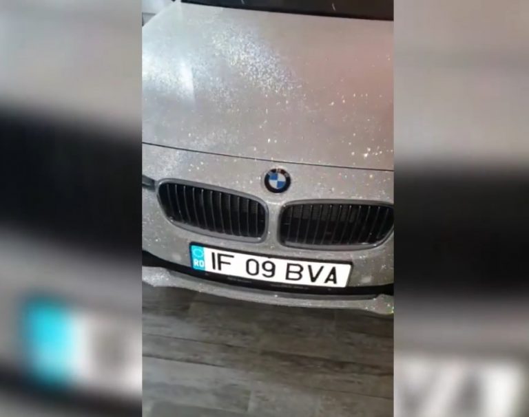 O româncă şi-a „îmbrăcat” BMW-ul cu 1 milion de cristale Swarovski