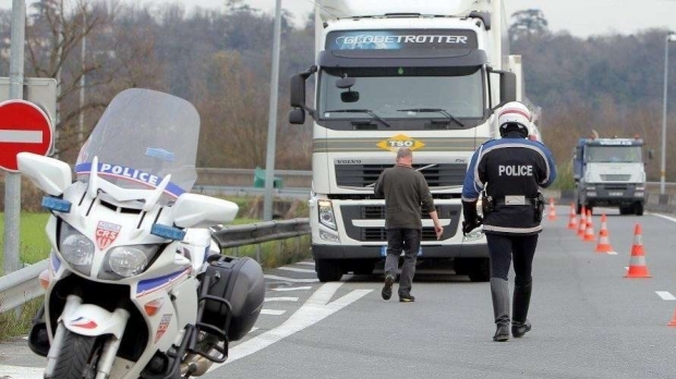 Un șofer român de TIR a primit o amendă de 2,2 milioane de euro în Franța