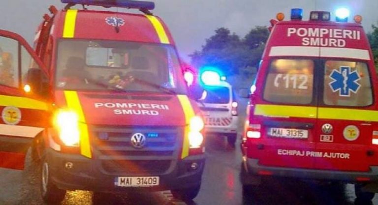 Accident teribil în sudul țării. Șoferul unui microbuz a murit, alte 6 persoane sunt rănite