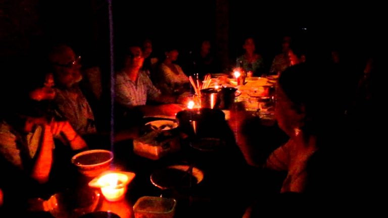 Mai multe localități din Timiș „petrec” romantic la lumânare ca în anul 1800 VIDEO