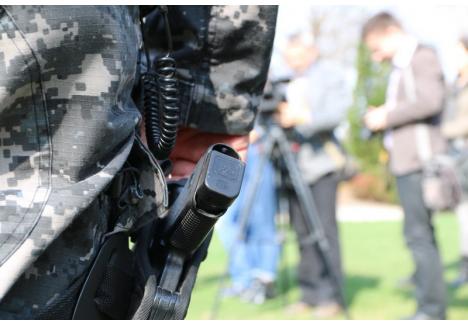 Un bărbat a fost împuşcat de poliţişti, în timpul unui jaf