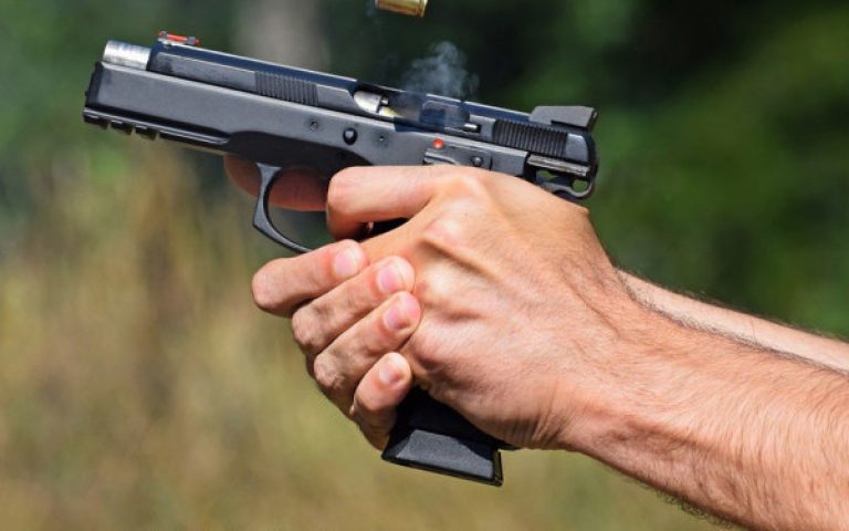 Urmărire cu focuri de armă trase asupra unui șofer din vestul țării