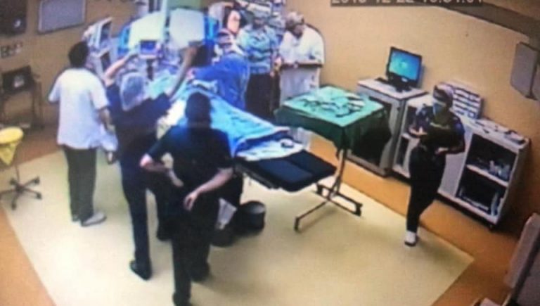 Primele imagini cu medicii și pacienta de la Floreasca, după ce femeia a fost arsă pe masa de operație