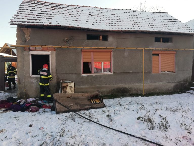 Două incendii în decurs de jumătate de oră, în același județ