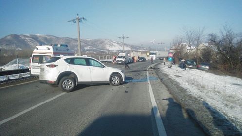 UPDATE. Trei persoane, la spital, în urma unui accident pe DN6. Circulația a fost reluată