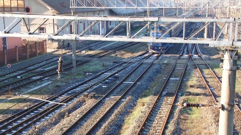 Tânăr de 19 ani, găsit decedat pe linia ferată