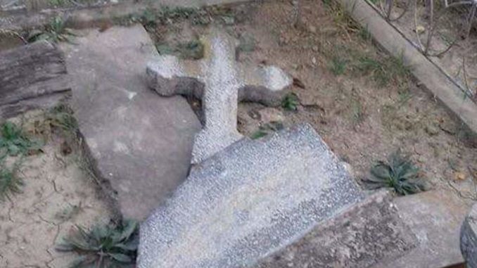 Mormântul unui tânăr de 18 ani, profanat pentru 50 de lei