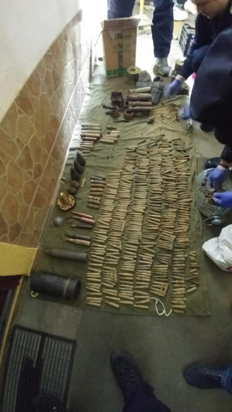 Peste 1.350 de elemente de muniție găsite într-o locuință din vestul țării