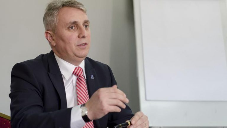 Bode: Avem bani să finalizăm cei 134 de kilometri de autostradă care sunt în lucru