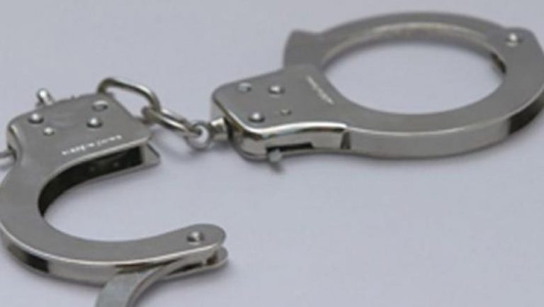 Bărbat de 76 de ani, reținut după ce și-a omorât ginerele și i-a dat foc