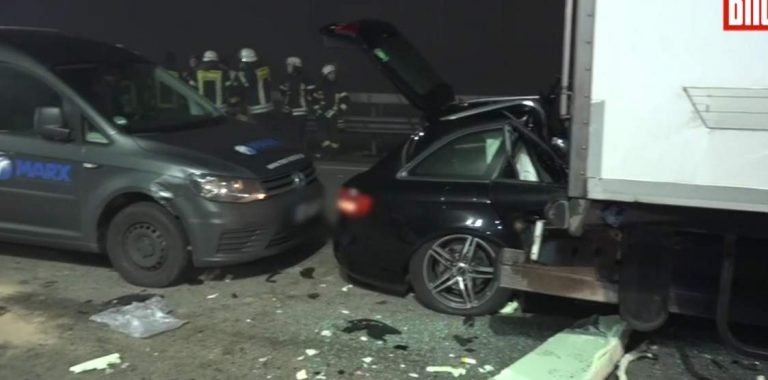 Şofer român de TIR, implicat într-un carnagiu pe autostradă, în Germania. Doi morţi, 13 răniţi, 12 maşini distruse FOTO