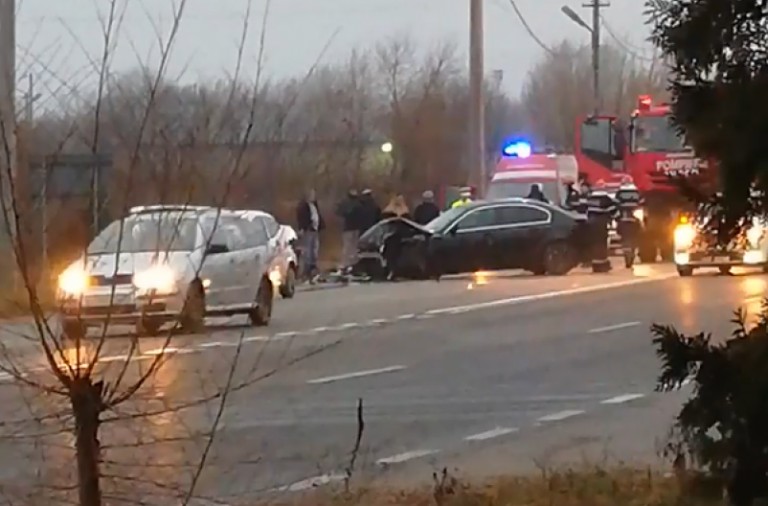 Două persoane, la spital, după un accident rutier grav petrecut pe șoseaua Deva – Hunedoara VIDEO