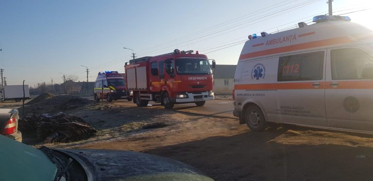 Doi bărbați, la spital, după ce unul din ei a luat foc