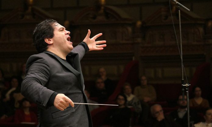 cristian-macelaru-foto-virgil-oprina-1000x600