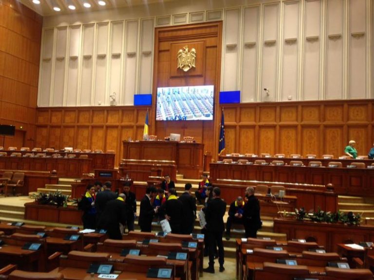 USR vrea eliminarea condiţiei de minim 90 de zile în cazul vizei de flotant pentru a vota