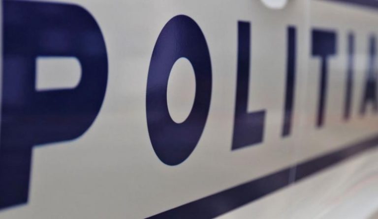 Polițist acuzat că a furat dintr-un magazin două flexuri