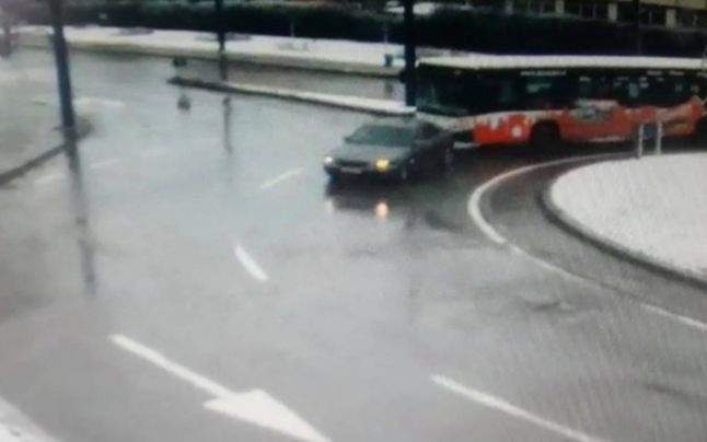 Un nou conflict în trafic între şoferul unui BMW şi cel al unui autobuz, încheiat cu bătaie VIDEO