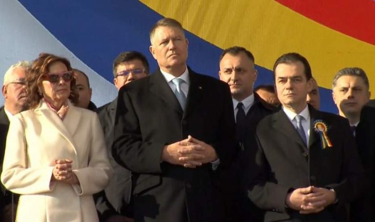 Președintele Iohannis, huiduit la Iași. „Nu mai vrem paradă, vrem autostradă!”