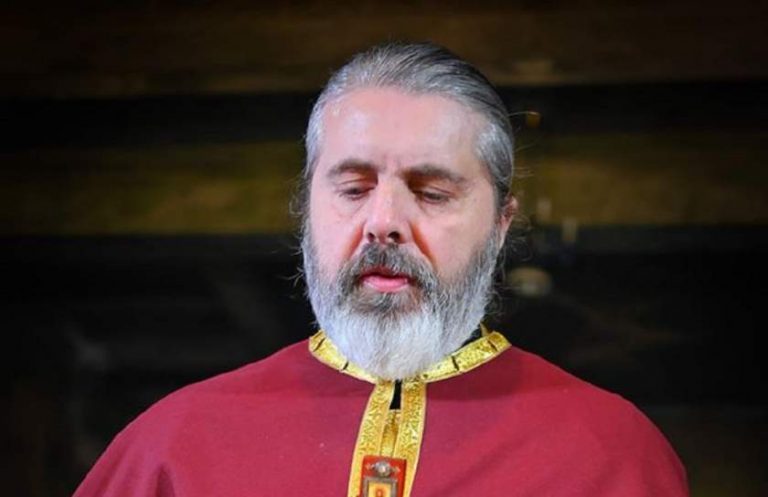 Cum se primește „popa cu crucea”, de Bobotează. Lista amuzantă de reguli a unui părinte din Hunedoara