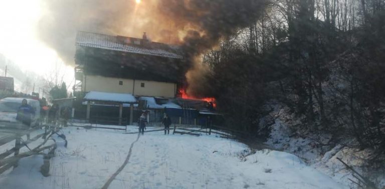 Incendiu de proporții la o pensiune