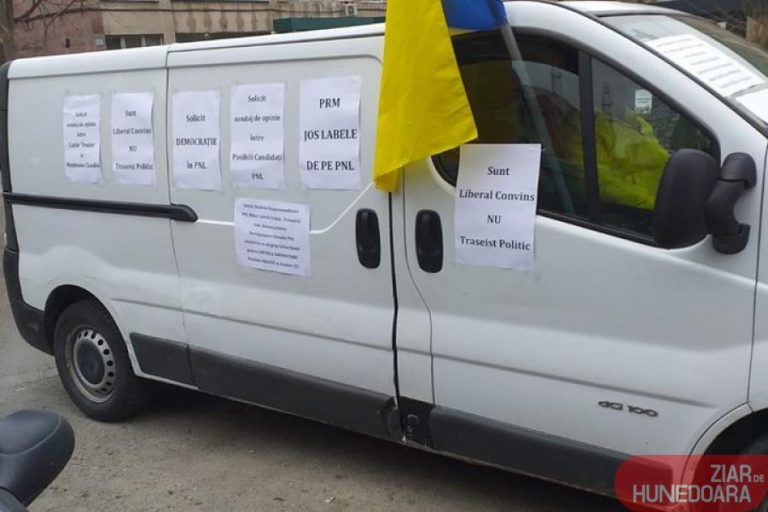 Supărat pe colegi, un fost primar liberal a protestat într-un mod inedit