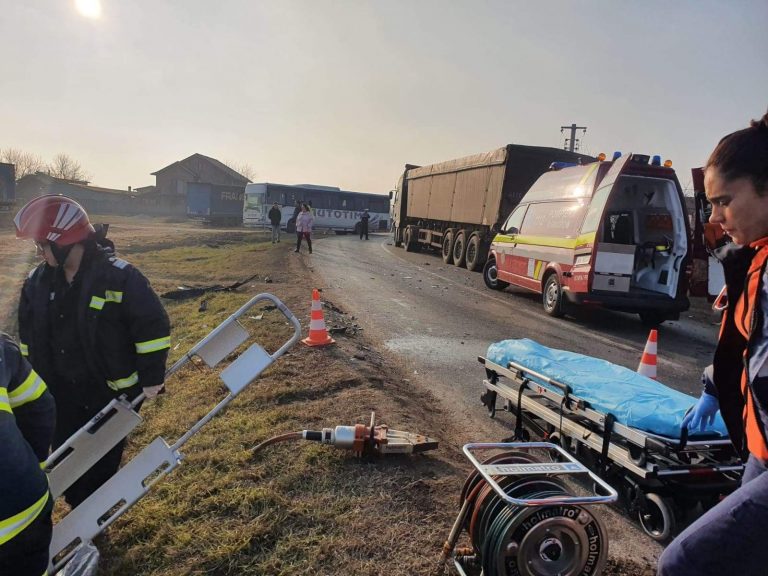 Accident grav lângă Timișoara, o mașină a ajuns în șanț FOTO 