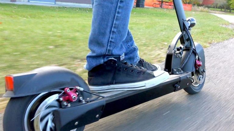 Reguli pentru trotinetele electrice. Codul Rutier va fi modificat