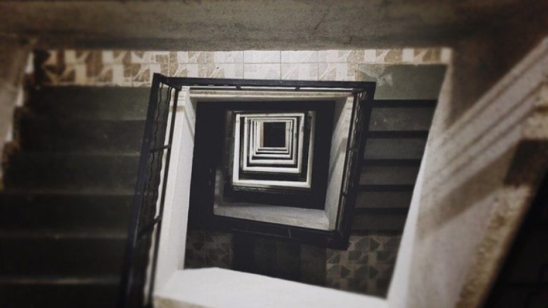 Zeci de persoane, evacuate dintr-un bloc din Timișoara. O butelie a luat foc