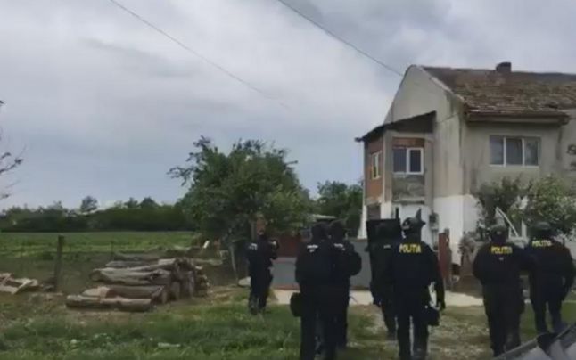 Acțiune-fulger a trupelor speciale la câtiva kilometri de Timișoara. Pe cine au ,,săltat” polițiștii