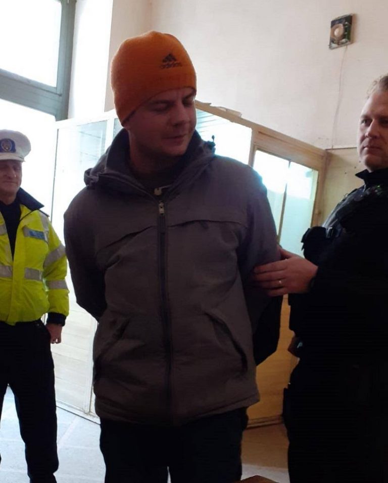 Tâlhar căutat de polițiști, prins când urca în tramvai