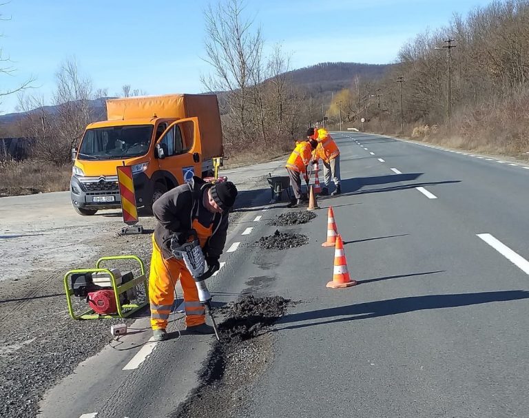 Plombări de urgență pe un important drum național din Vest