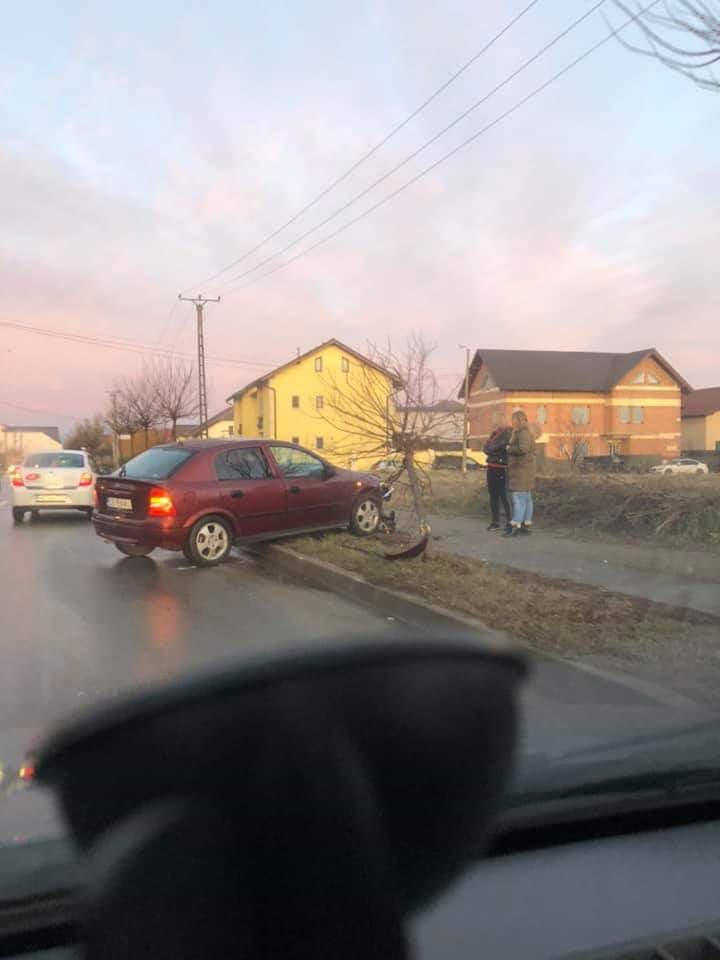 Accidente în lanț, în Timiș, din cauza poleiului