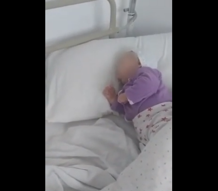 Bebeluș bolnav, plimbat între spitale. Mama acuză medicii de nepăsare VIDEO