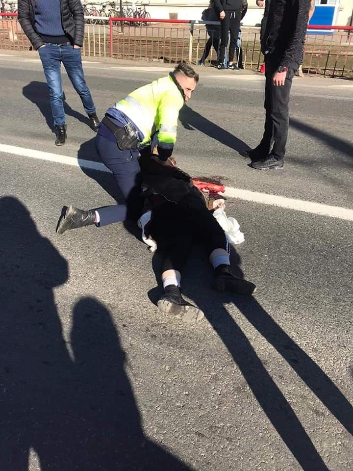 UPDATE 2. Una dintre femeile lovite de mașină, la Arad, a murit