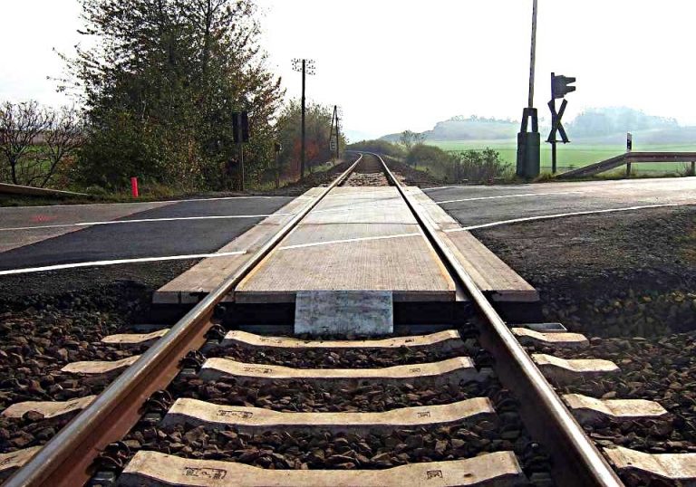 Se amenajează trecerile la nivel cu calea ferată din vestul țării